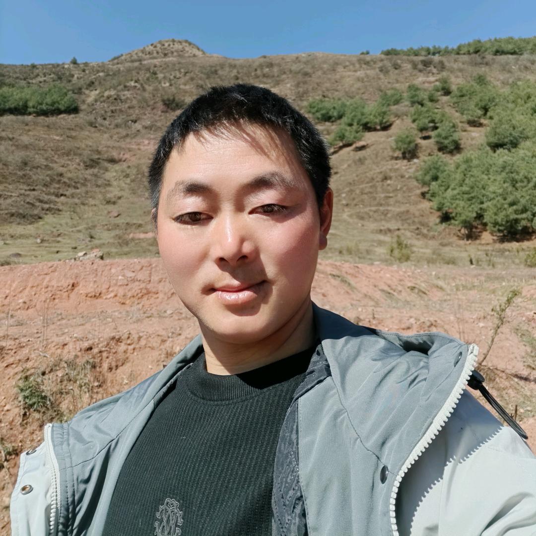 王    勇
