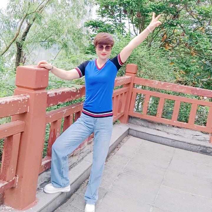 瑛子_