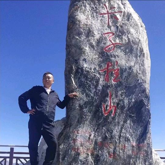 ╭(╯偏ε爱╰)╮