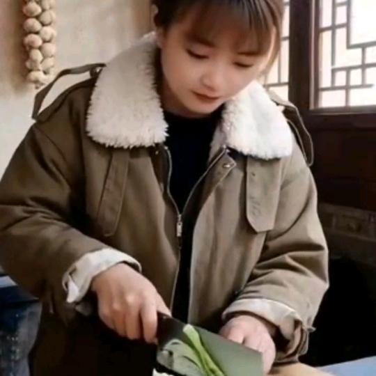 雨中玫瑰。