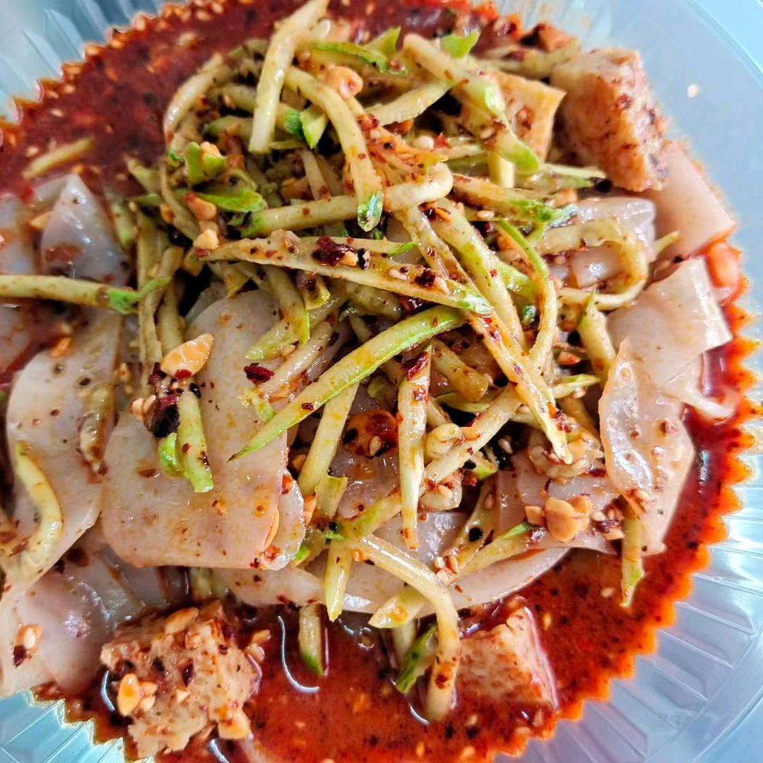 小威哥包子店，羊杂面，凉皮