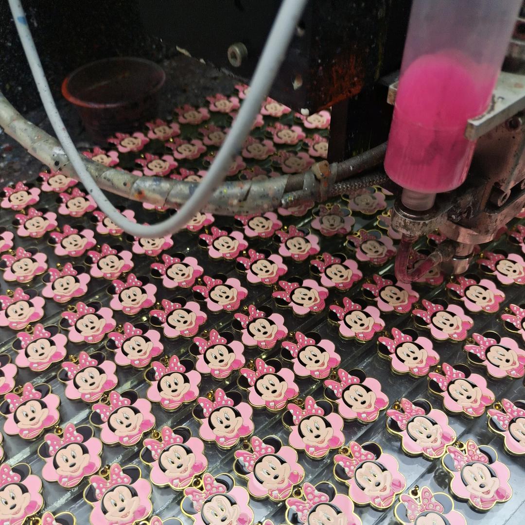 东莞长安不锈钢饰品代工加工、滴油滴胶加工