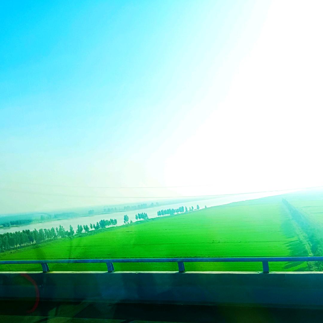 趴在云间看太阳