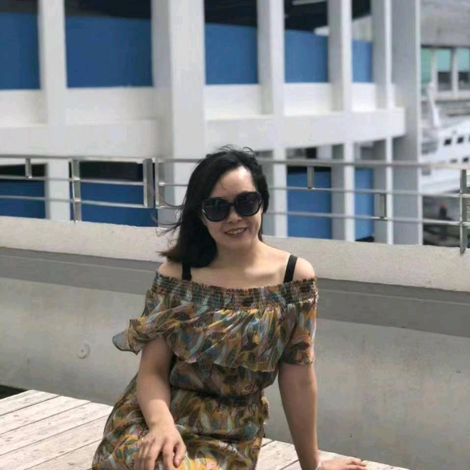 长阳澳莉丝女装店王姐