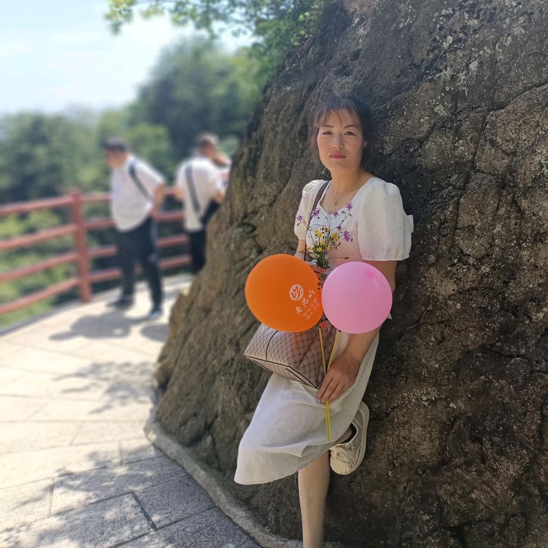碎花洋裙的优雅