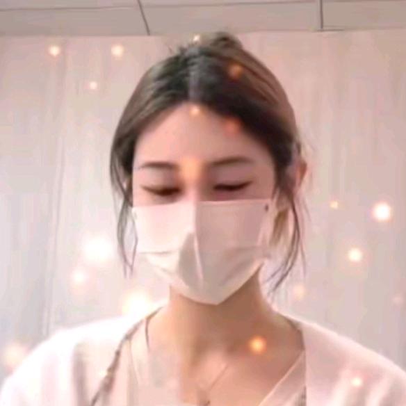 冬冬在乌鲁木齐休二第