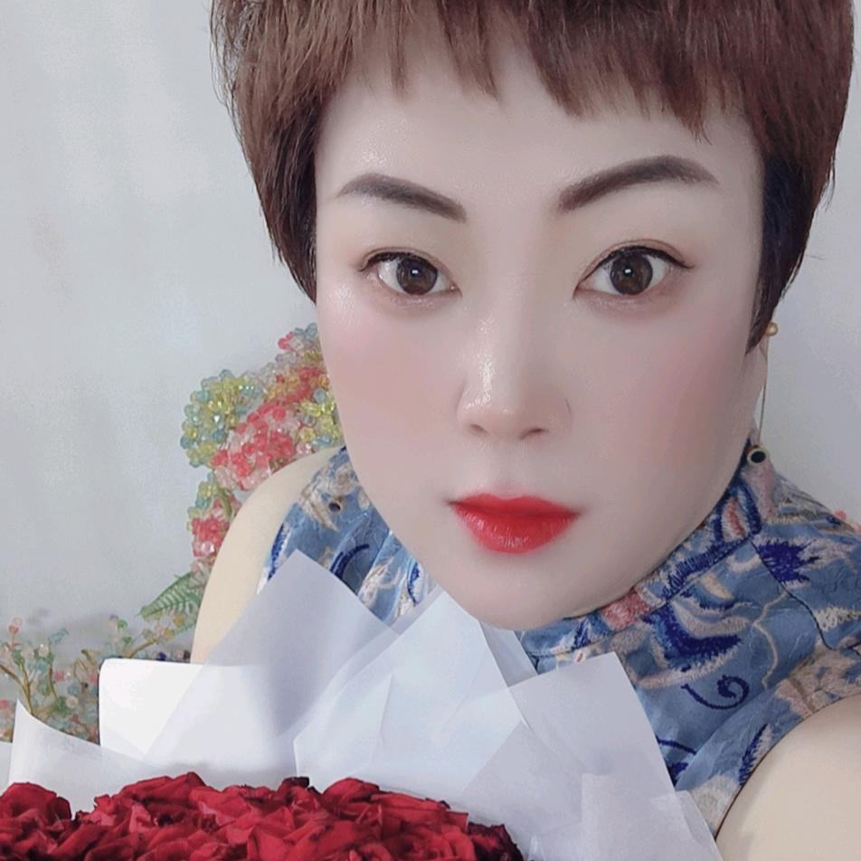 等爱的玫瑰。