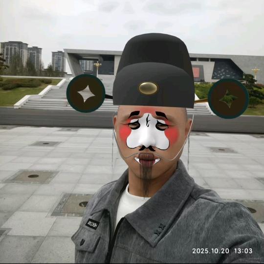牛味戏迷修车小伙子