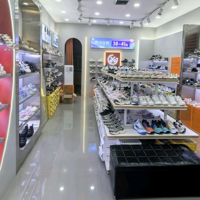 郑州市星港岛童鞋曼哈顿店