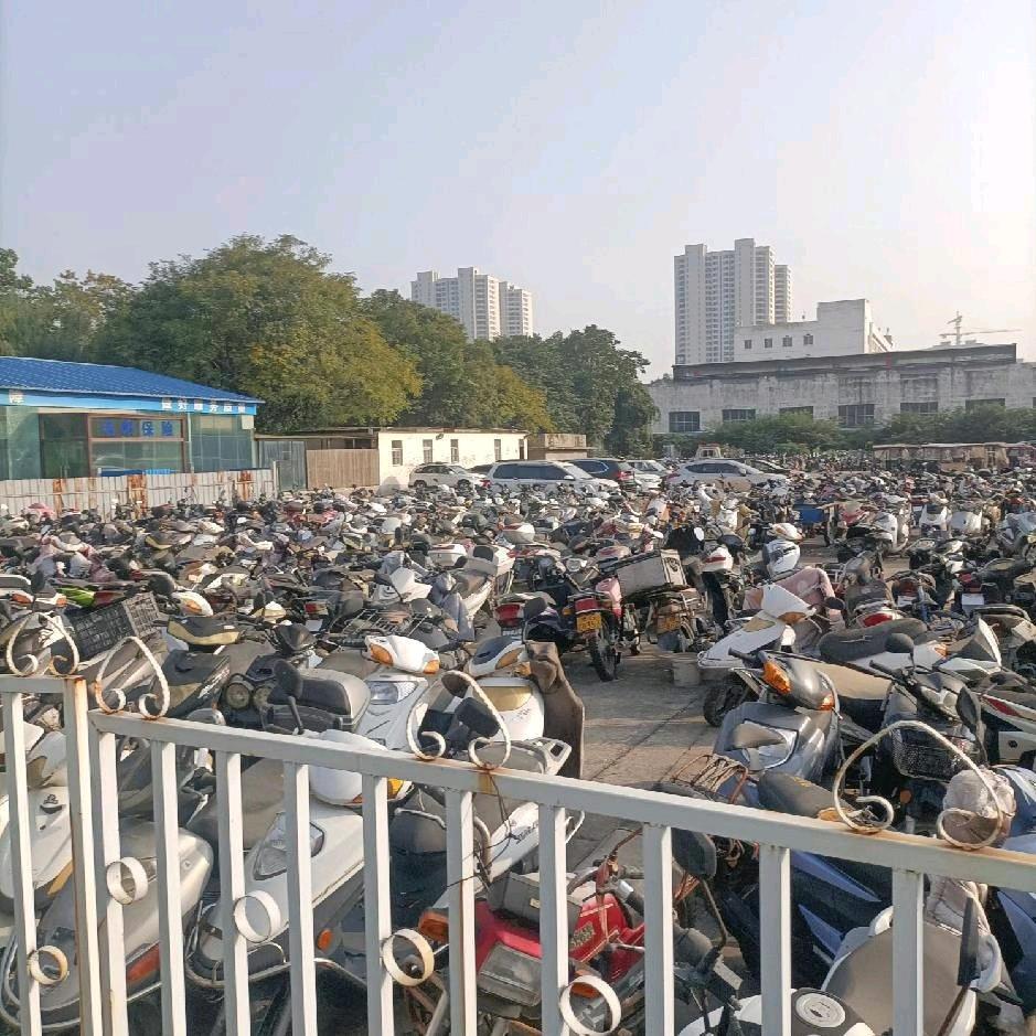 高价回收报废电动车 两轮 三轮 四轮电轿