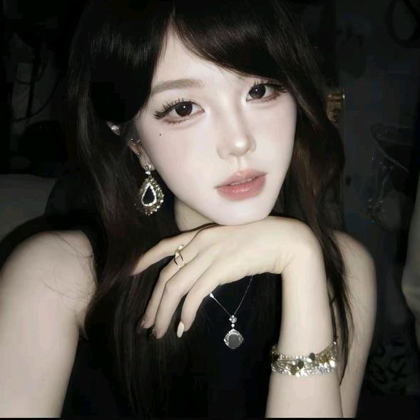 依依(和平精英俱乐部点陪玩d)