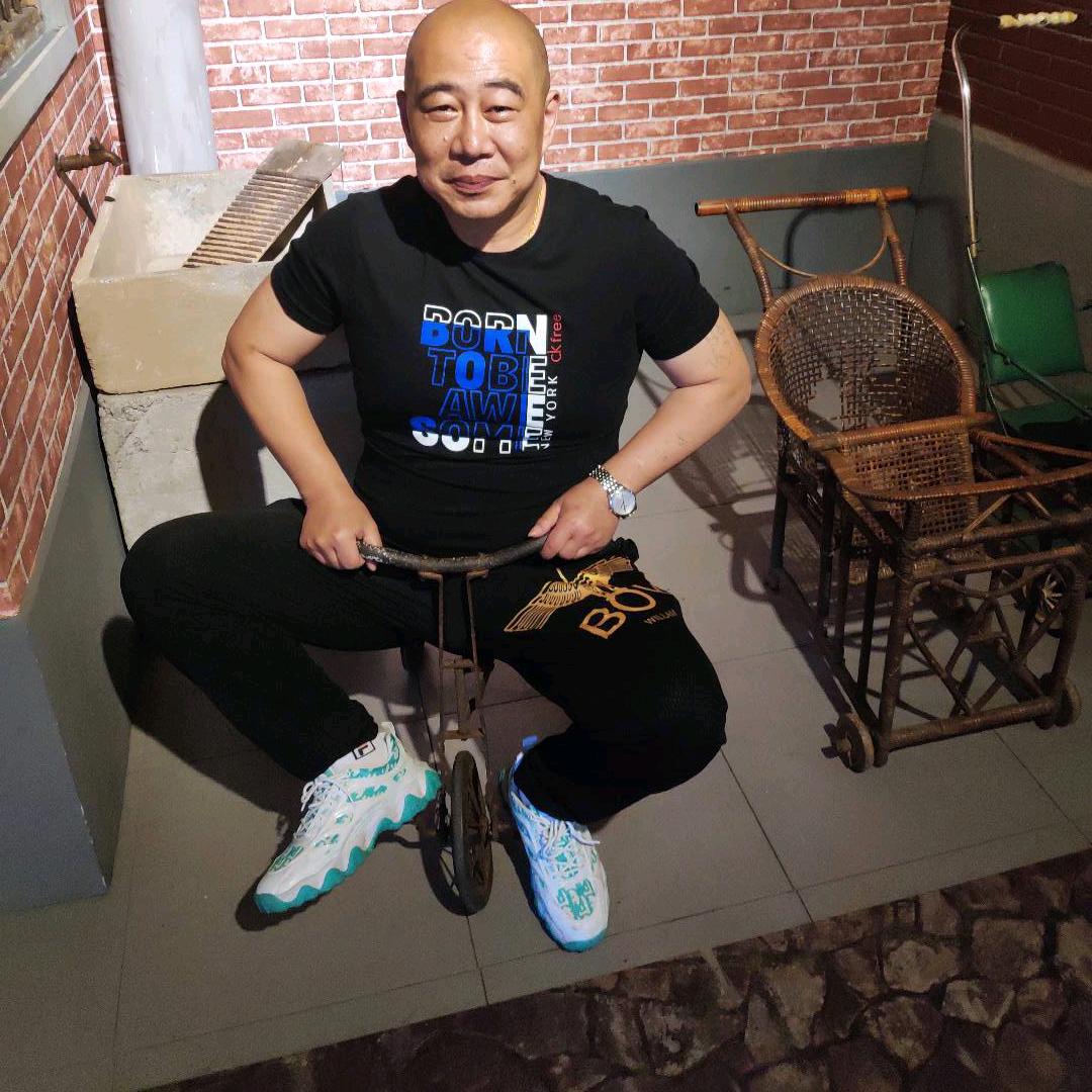 一个老头