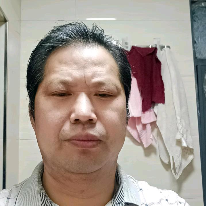 李天伟