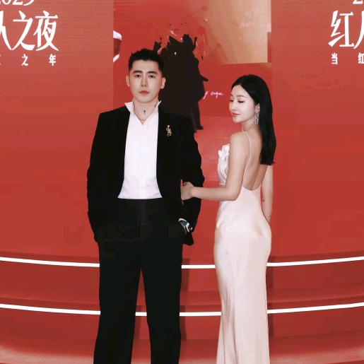 杨圣坤轻奢穿搭