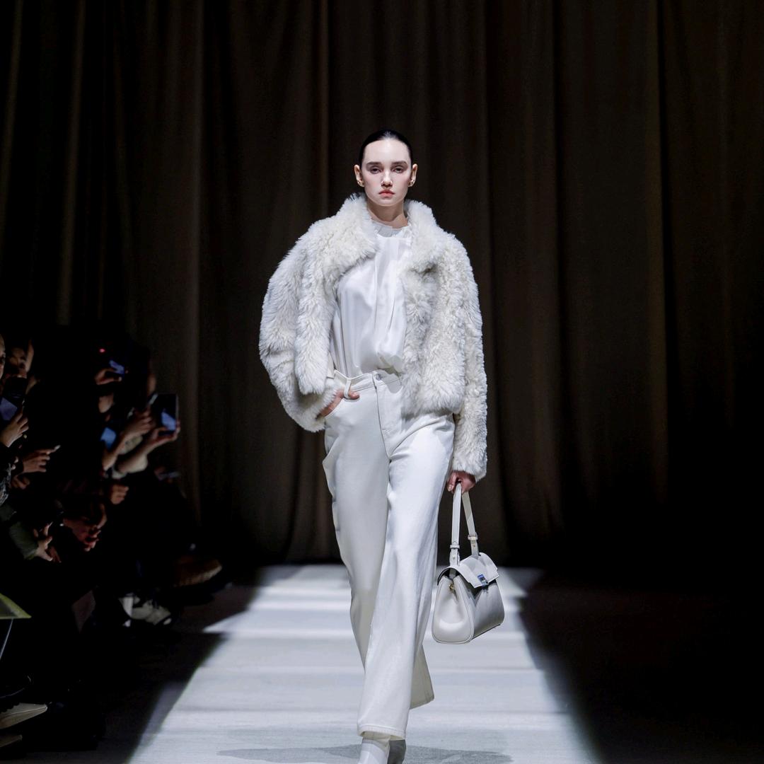 睐品牌贵族女装