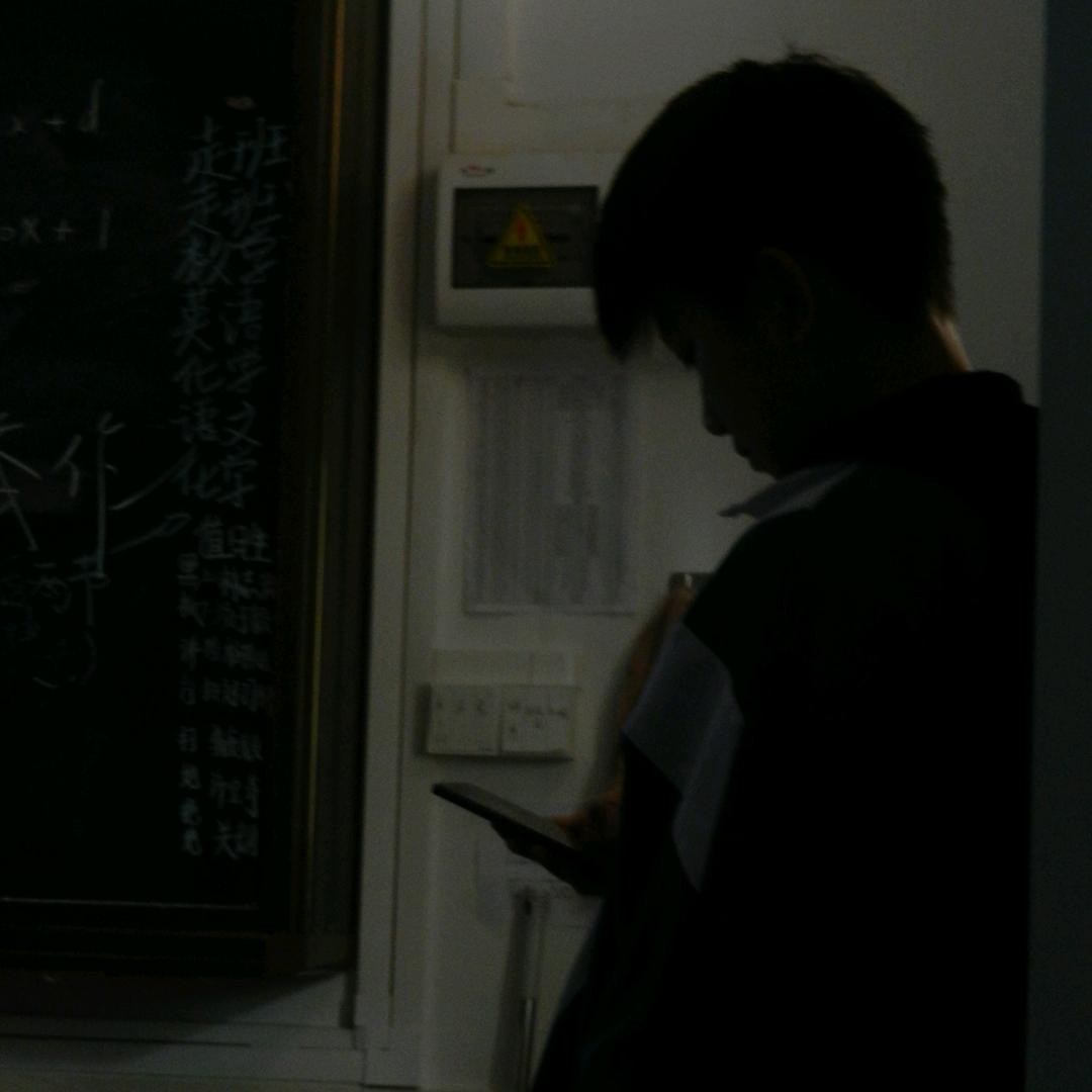 碳黑地白茶