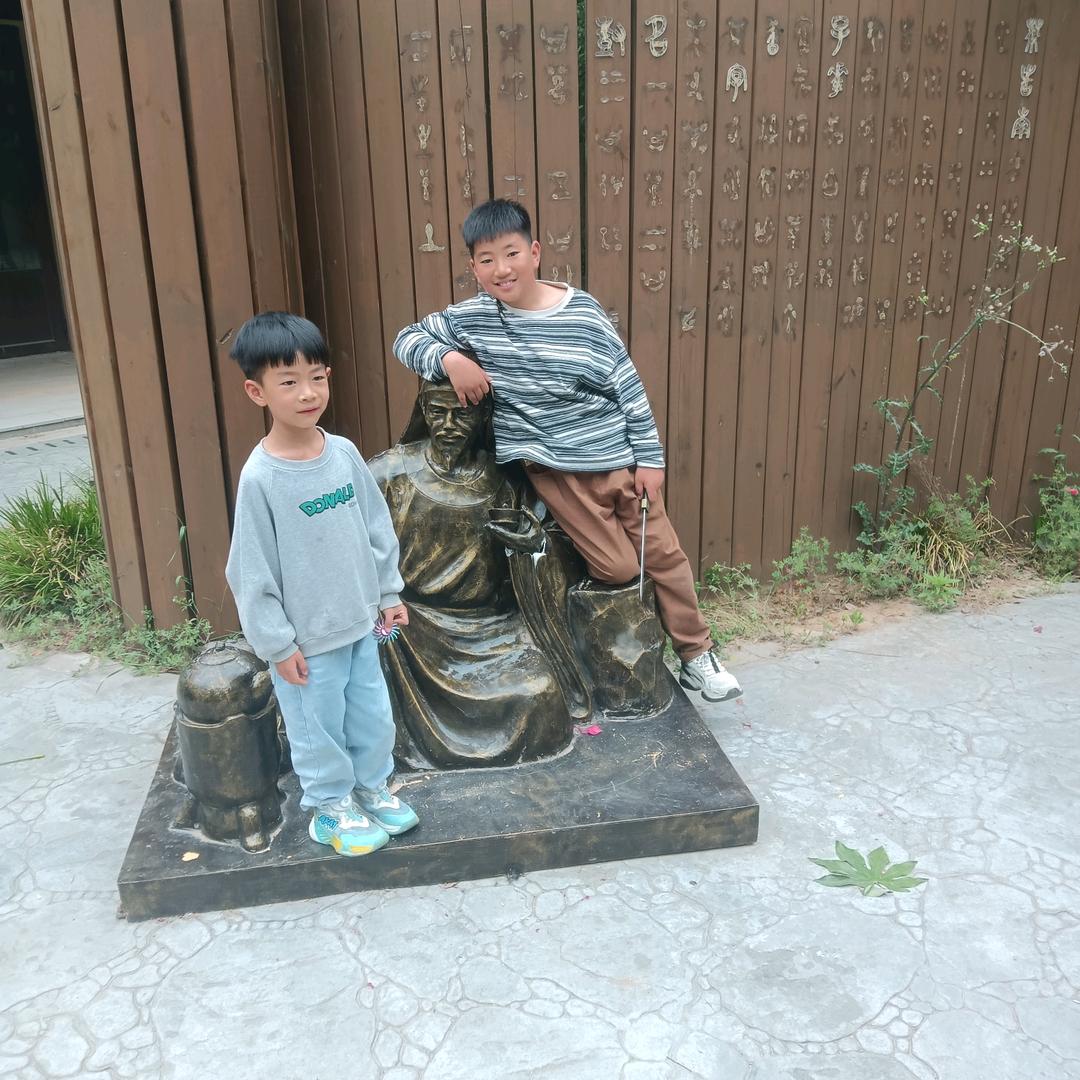 专业盖雨布，解雨布的小伙子