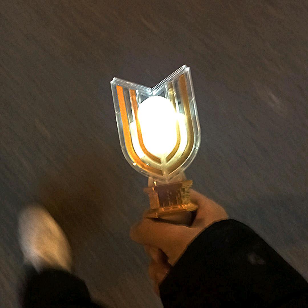 变成光的郁某人