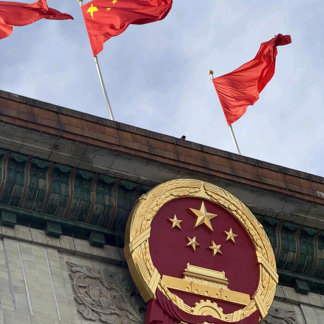 明杰.