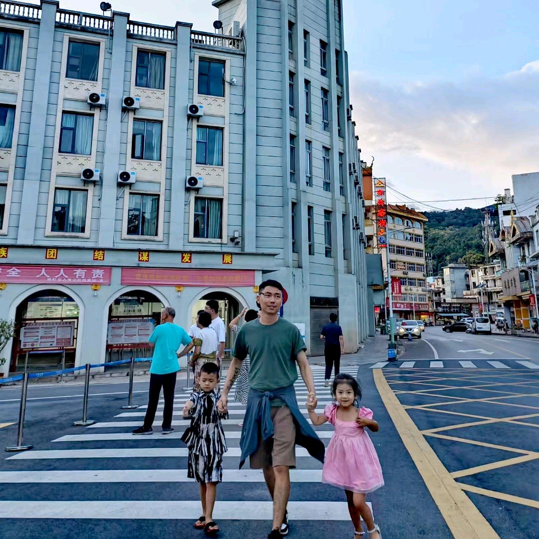 甩手掌柜 💫（二BOSS）