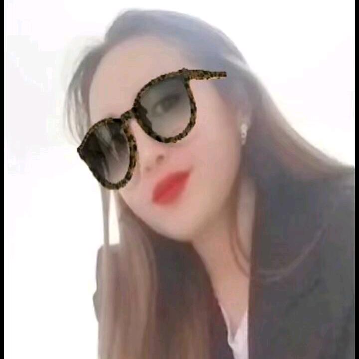 彝族女孩