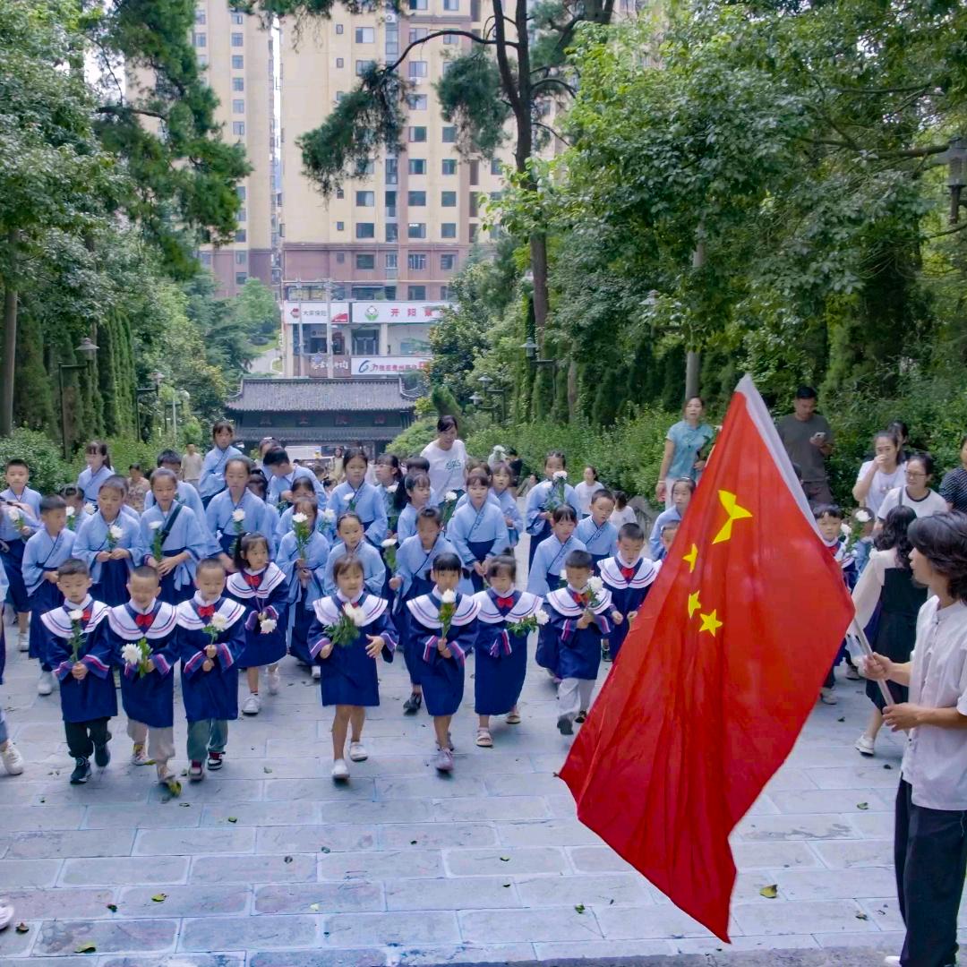 开洲书院夏加儿鑫鑫老师