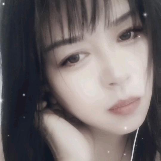 ꧁༺独舞的枫叶༻꧂