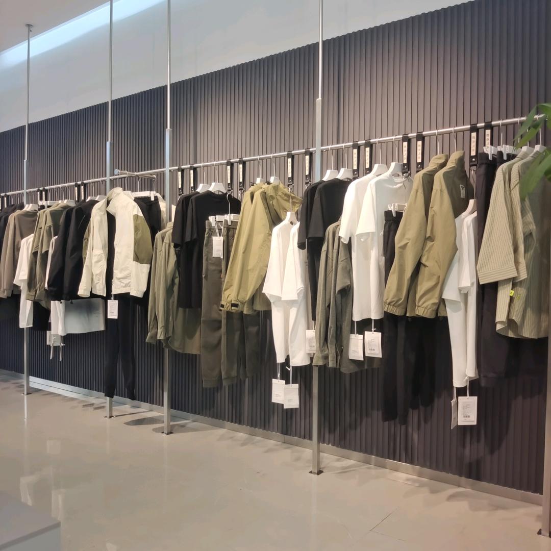 海东民和海鸿国际三楼都市气息男装