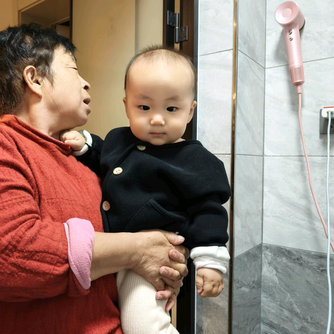 爱笑的小姐姐🧍‍♀️