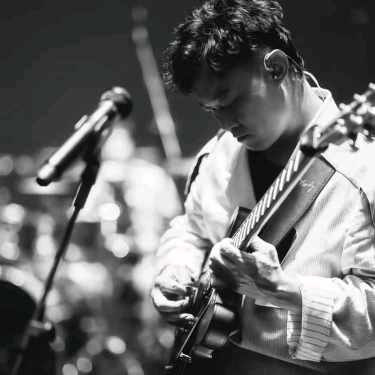 听陳 奕 迅_
