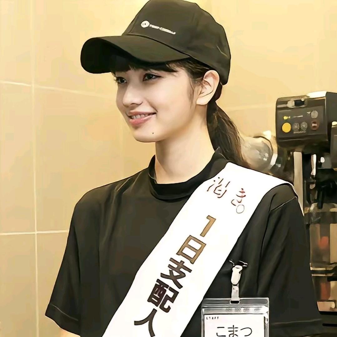 真真喜欢挖野菜