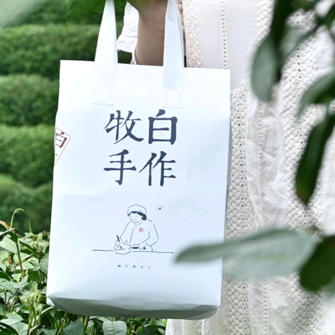 牧白冲浪选手
