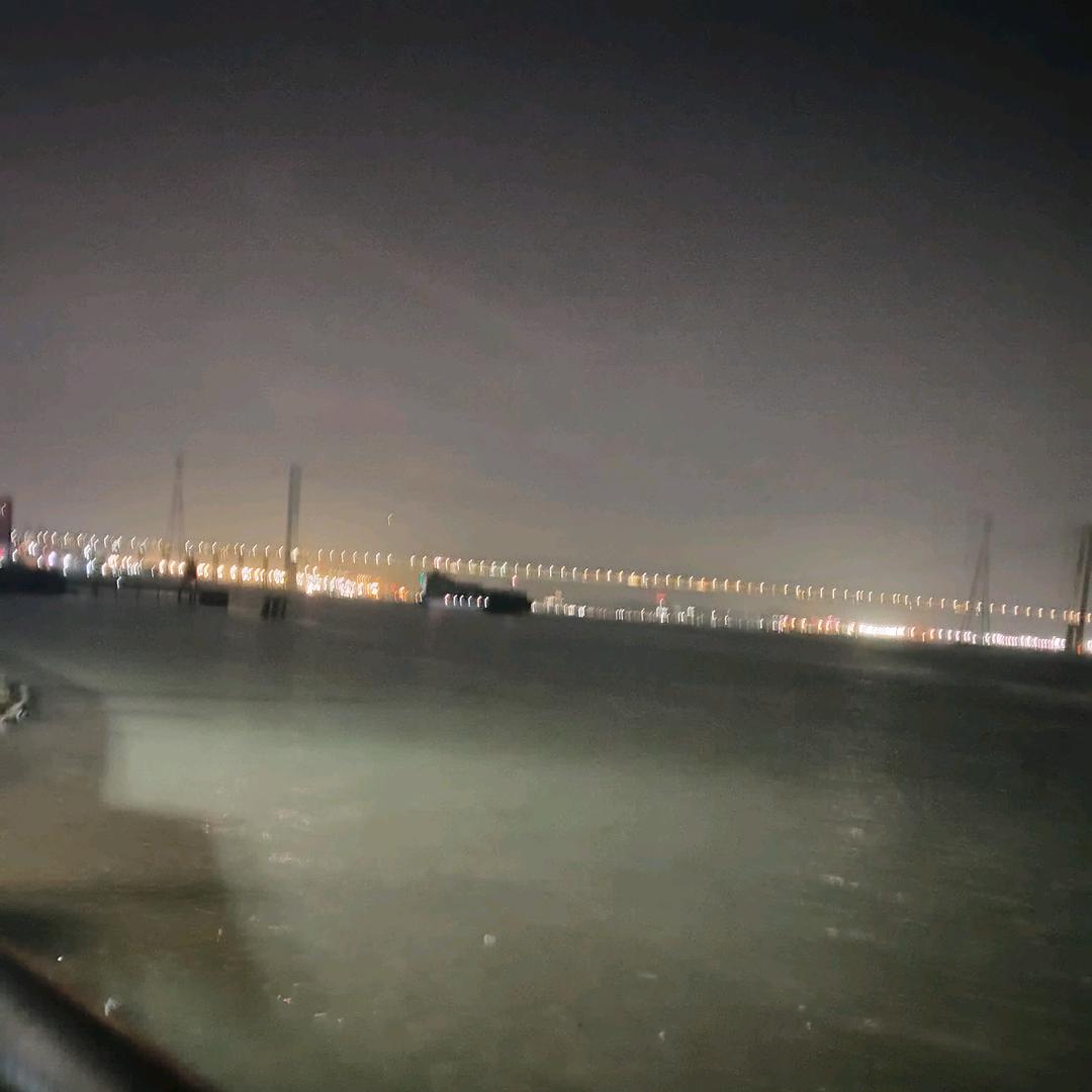 近水楼台先得月