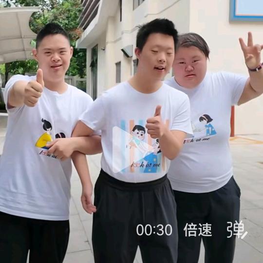 郑焯元老公。王子鹏老公。鲁墨彭小斯夫妻