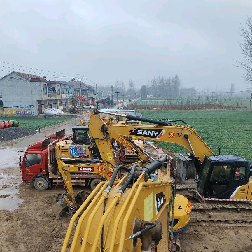 挖(三兄弟工程机械租赁)