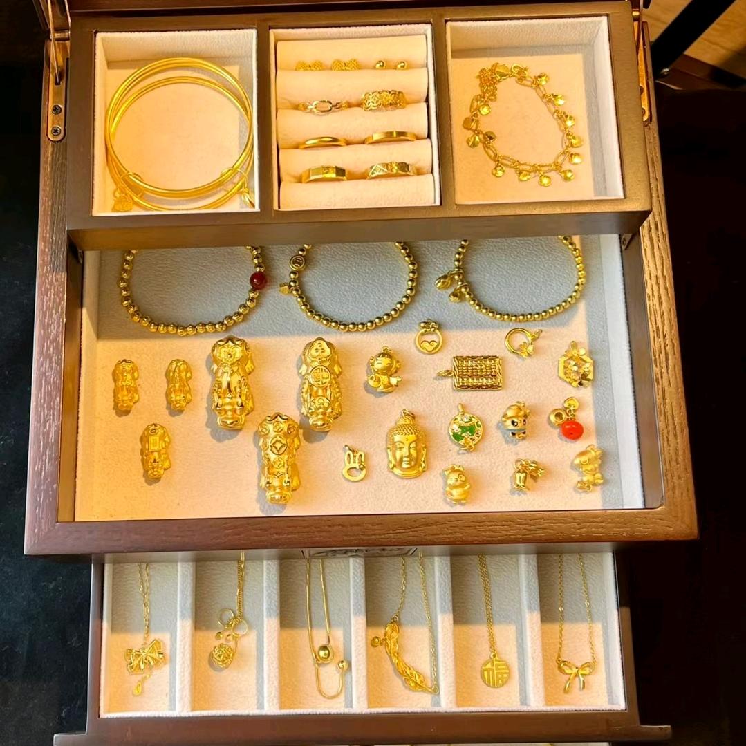 喀什步行街黄金小燕子