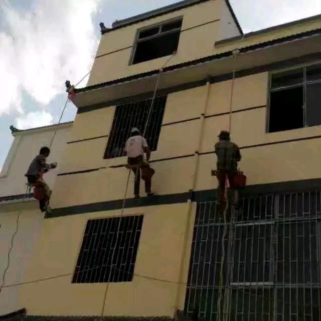 专业装修刮白灰，喷真石漆，贴墙纸贴石膏线