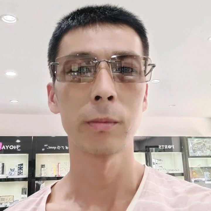 兄弟沙场，沙子，水泥，红砖。