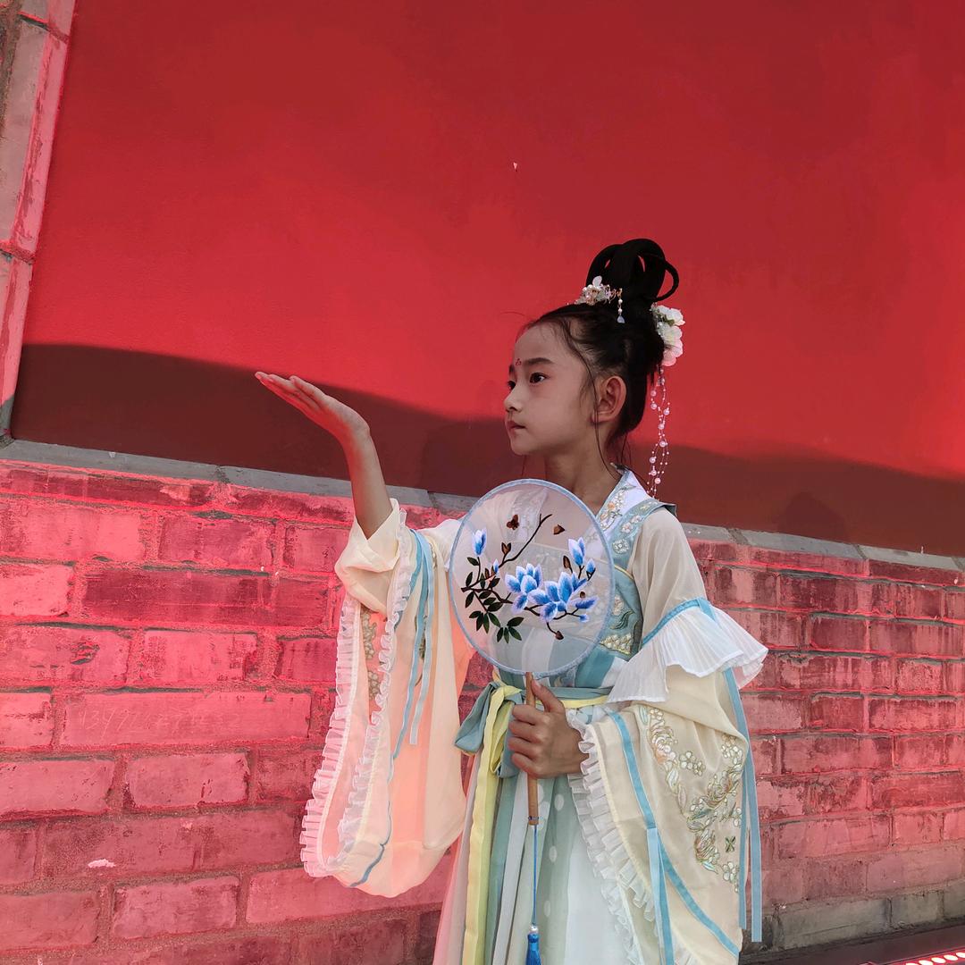 花坊姑娘☞是苗苗吖