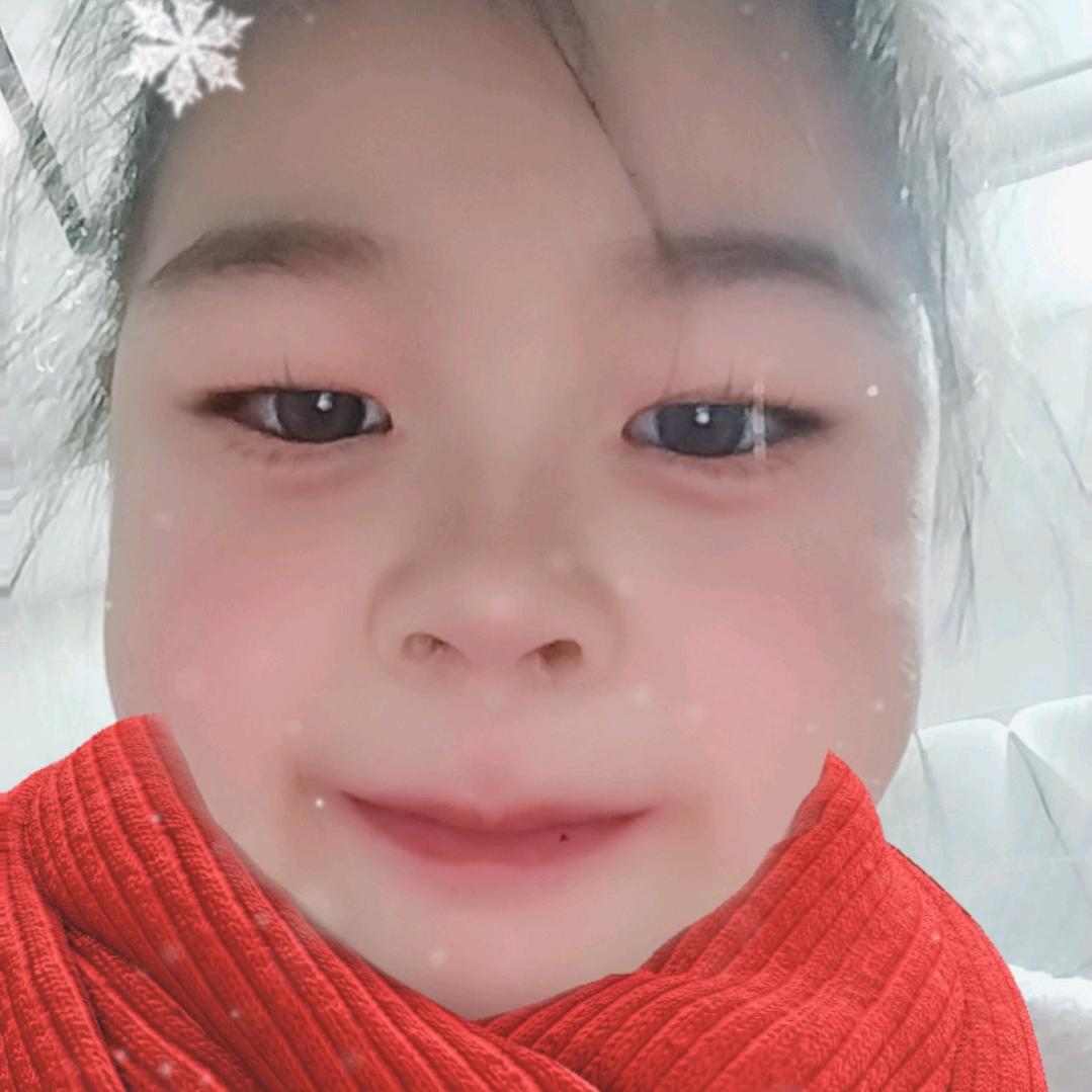 小哭包(｡･ω･｡)ﾉ♡