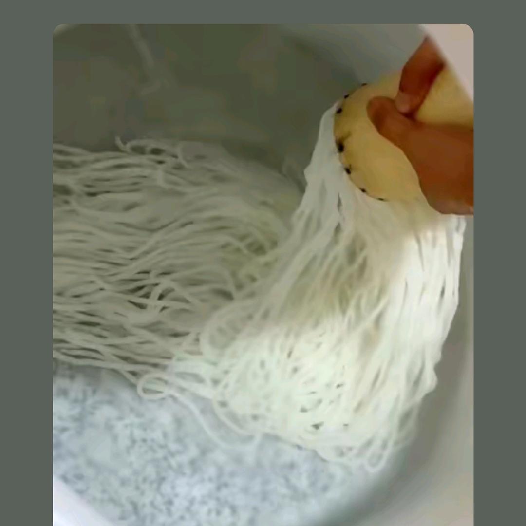 轩轩家竹筒粉收徒弟中，，，橱窗里面有好物