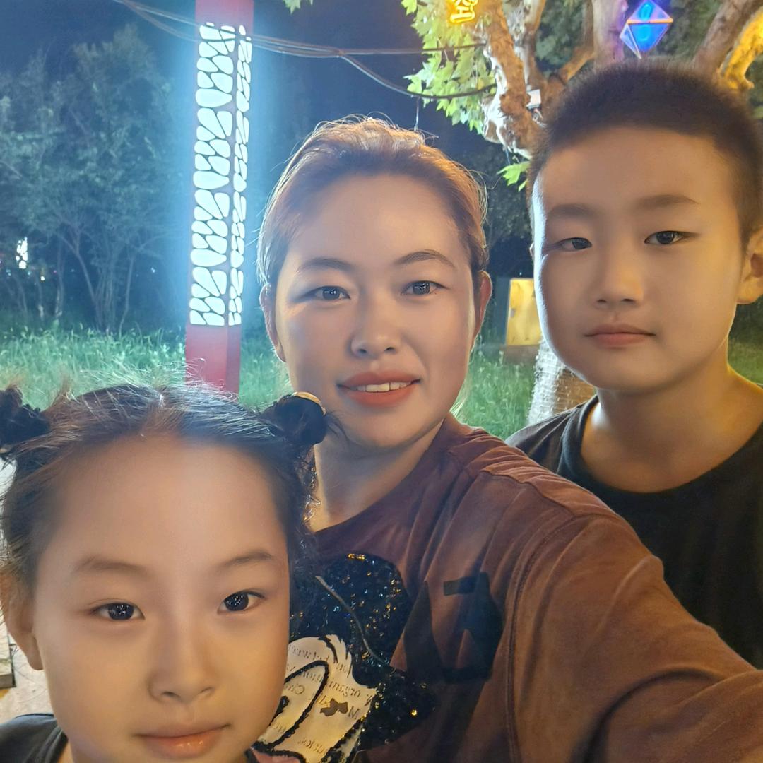 泊里大集擀皮兄妹