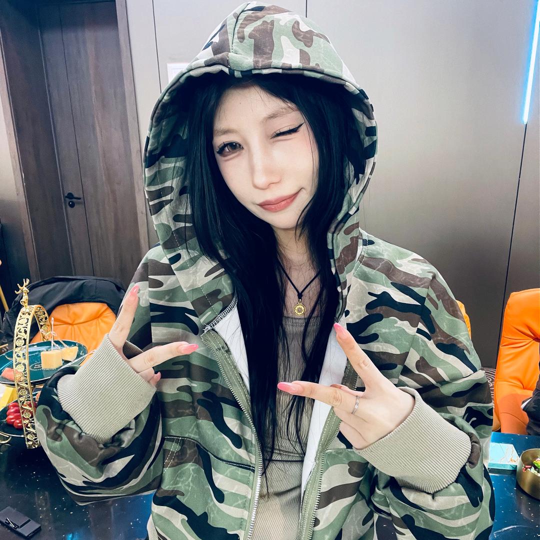 主  角
