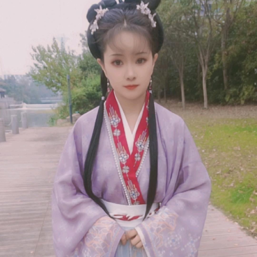爱汉服的小丫头