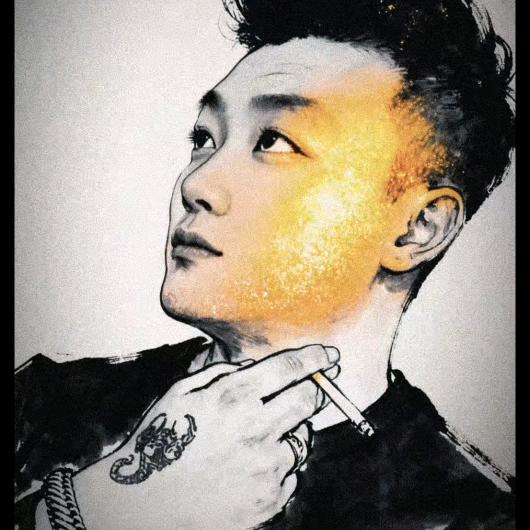 低调┐（─__─）┌