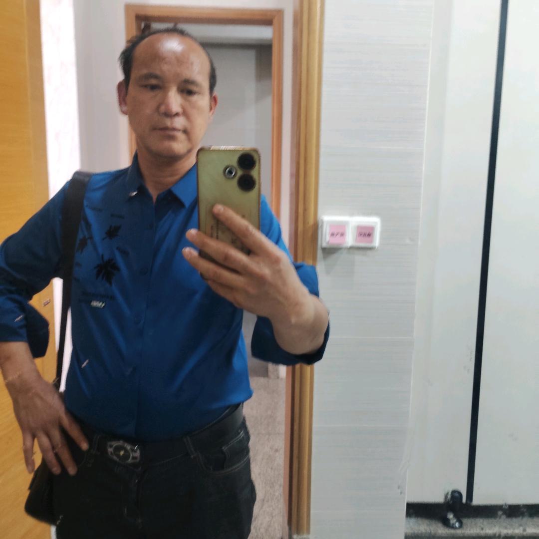 思念侗乡情(吴保闹)坚决拥护中国共产党