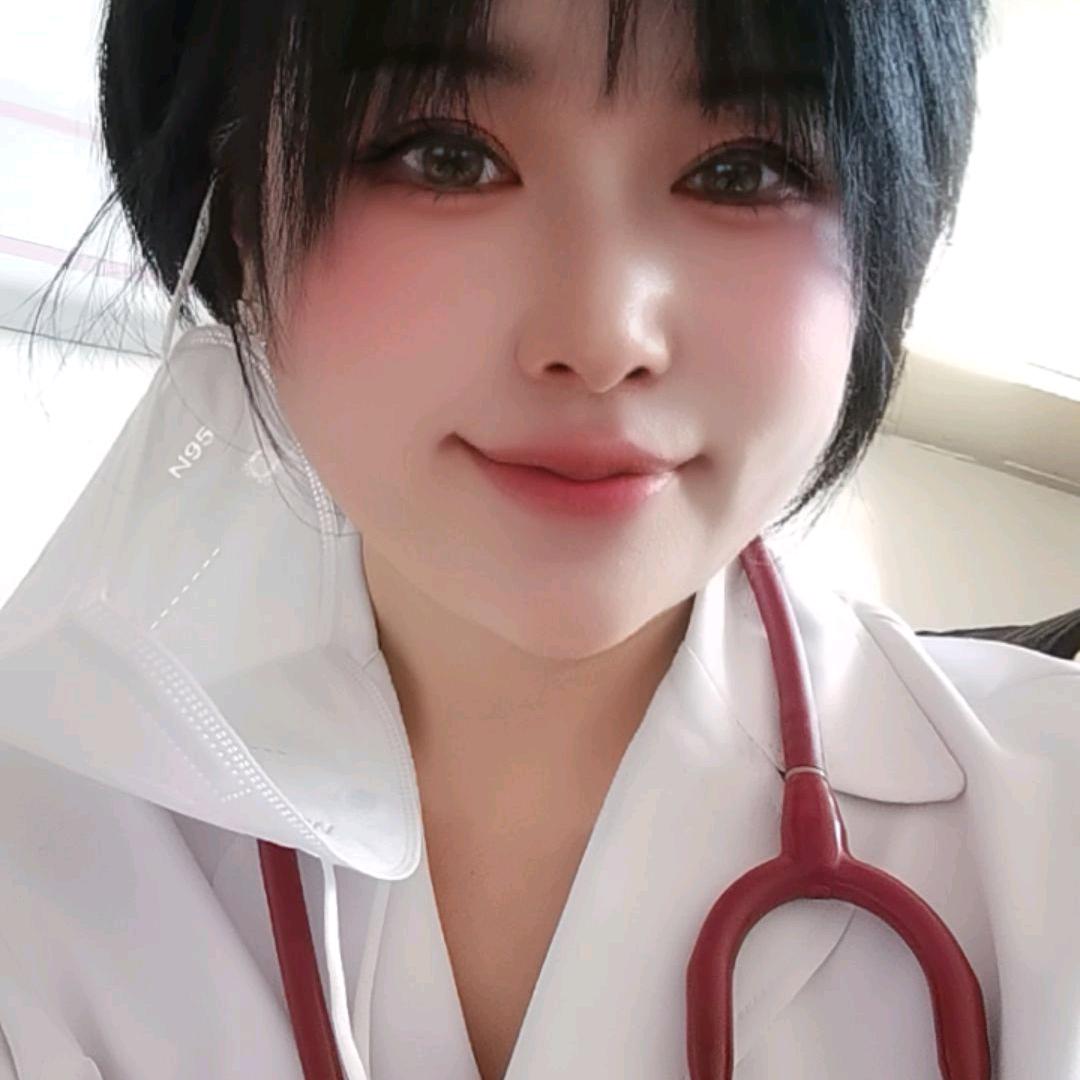 云峰，王亚平