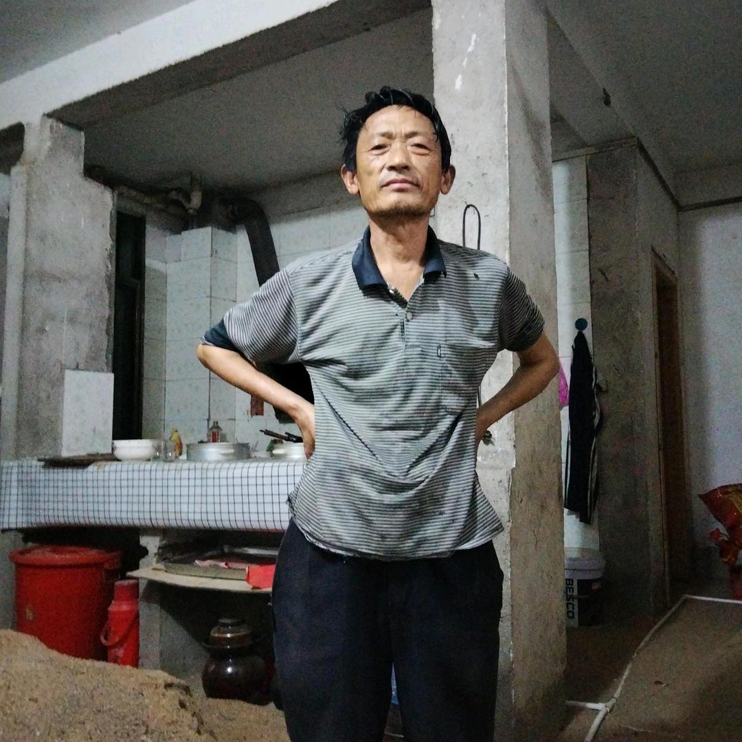 江口老温《户外》