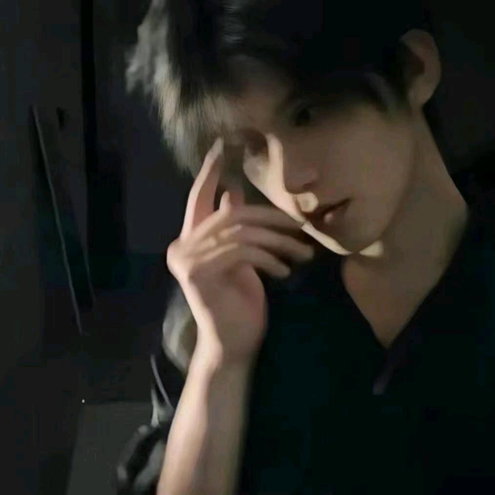 挽风踩着云.