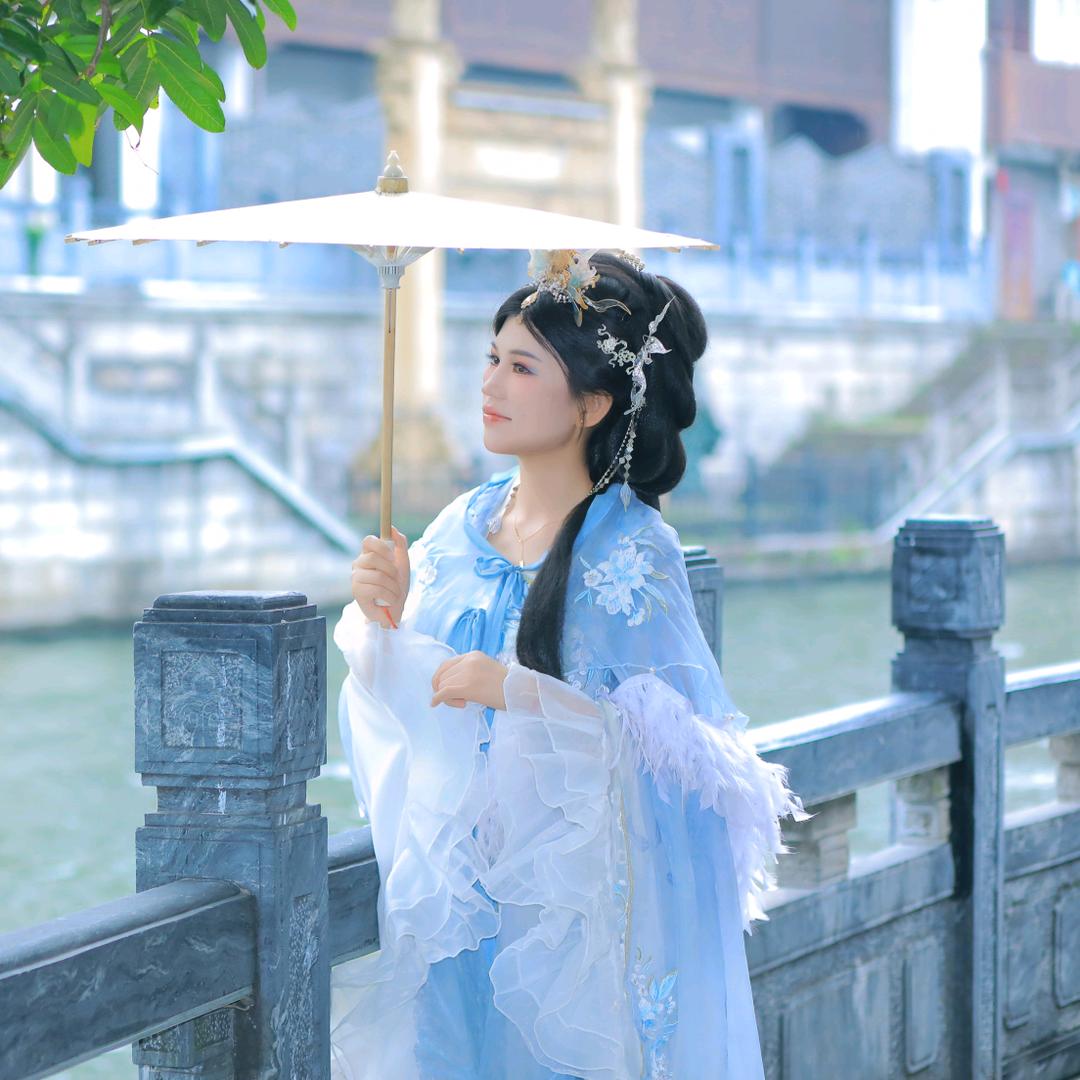 李莉莉